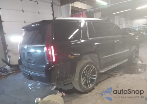 2017 Cadillac Escalade Luxury z USA, uszkodzony, nr VIN 1GYS4BKJ4HR167221